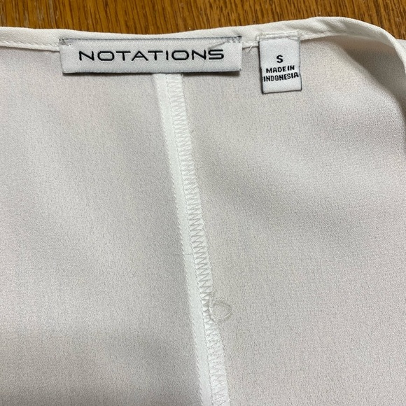 Notations white tiered Flowy tank top with necklace size small - Picture 7 of 8